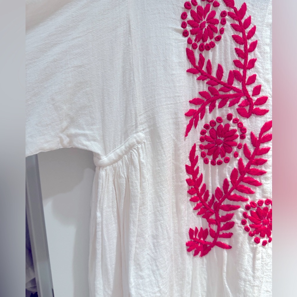 Roberta Roller Rabbit Size Small Flowy Tunic in white with pink design. - Picture 4 of 4